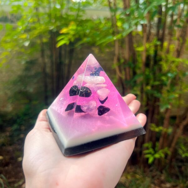 Orgonite Pirâmide 7cm - Imagem 2