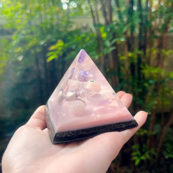 Orgonite Pirâmide 7cm - Imagem 3