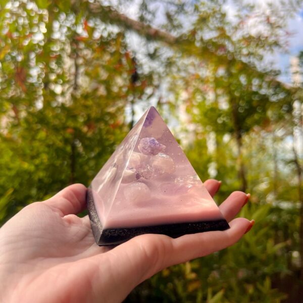 Orgonite Pirâmide 7cm - Imagem 2