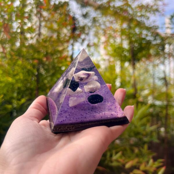 Orgonite Pirâmide 7cm - Imagem 3