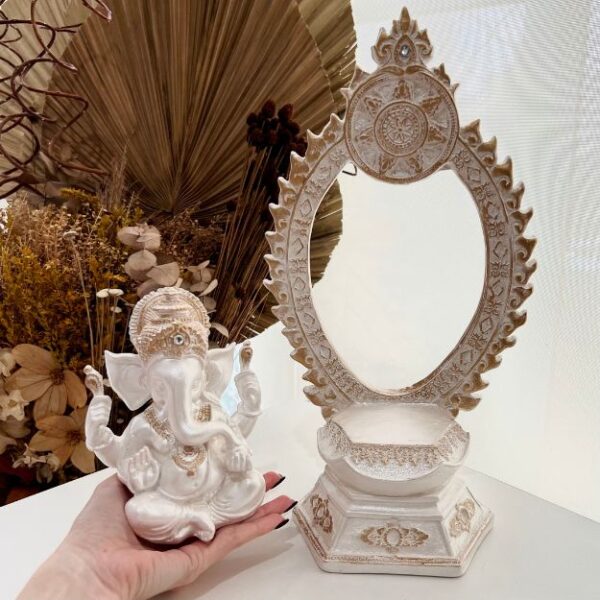 Escultura de Ganesha no altar 35cm - Branco e Preto