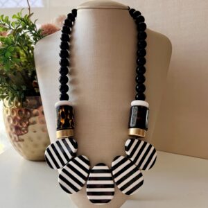 Max Colar - Preto e Branco