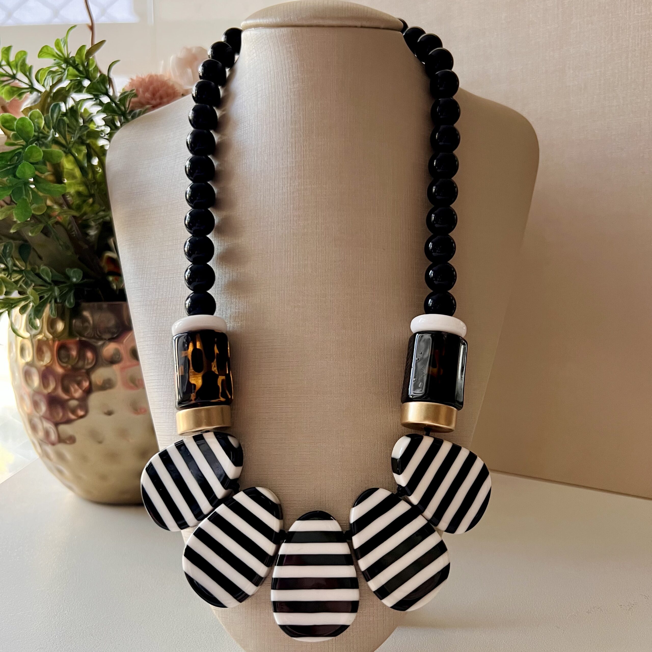 Max Colar - Preto e Branco